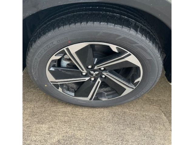 Mitsubishi Eclipse Cross Plus Select Black Hybrid 4WD 2.4 M