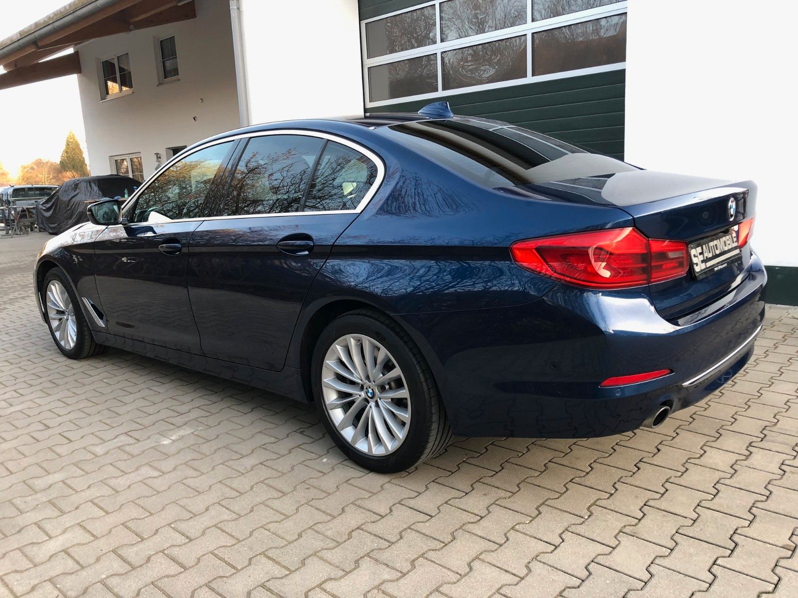 BMW 530 d xDrive *HEAD-UP-LEDER-NAVI*KAME*KOMFOR*LED