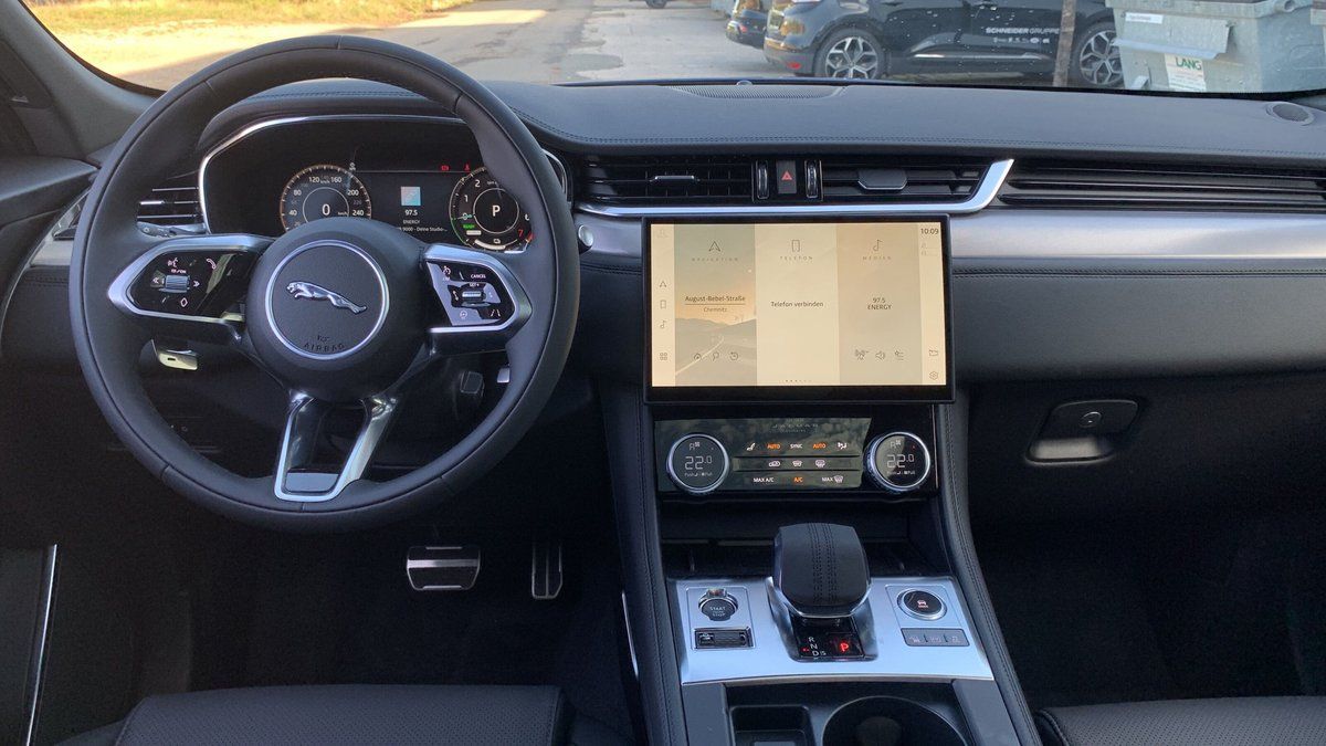 Jaguar F-PACE P400e AWD ACC+SHZG+LED+DAB+19"LMF+EPH+RFK