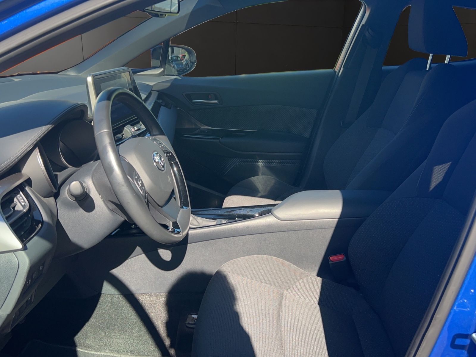 Toyota C-HR Hybrid Club - Samsaru's Car Outlet