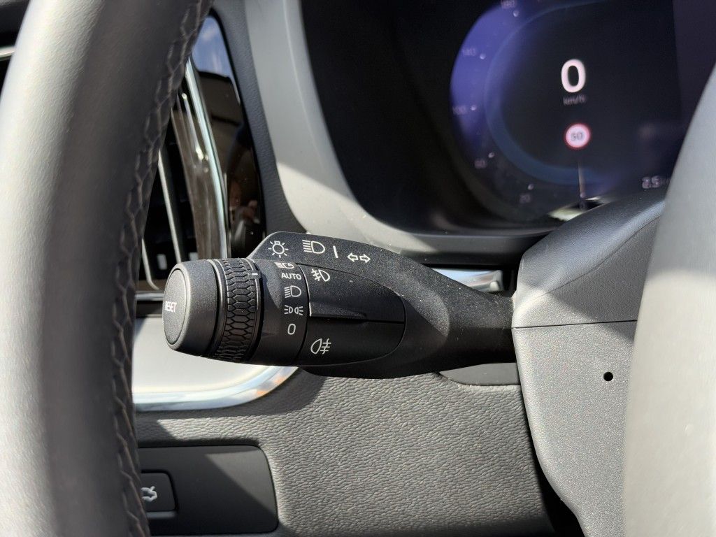 Volvo XC60 B4 B Core - Samsaru's Car Outlet