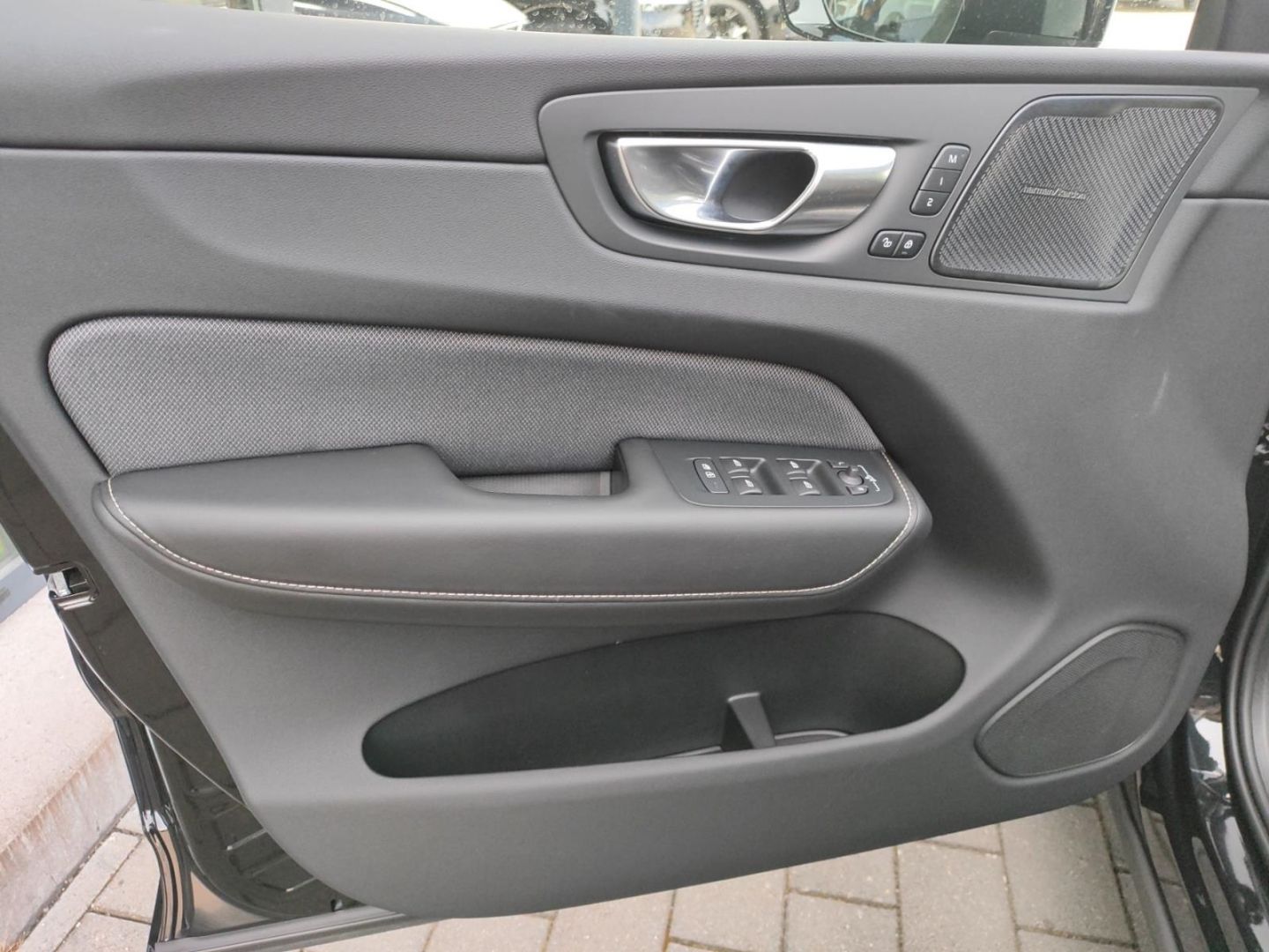 Volvo XC60 T8 Ultra Black Edition Recharge Plug-In Hyb - Samsaru's Car Outlet
