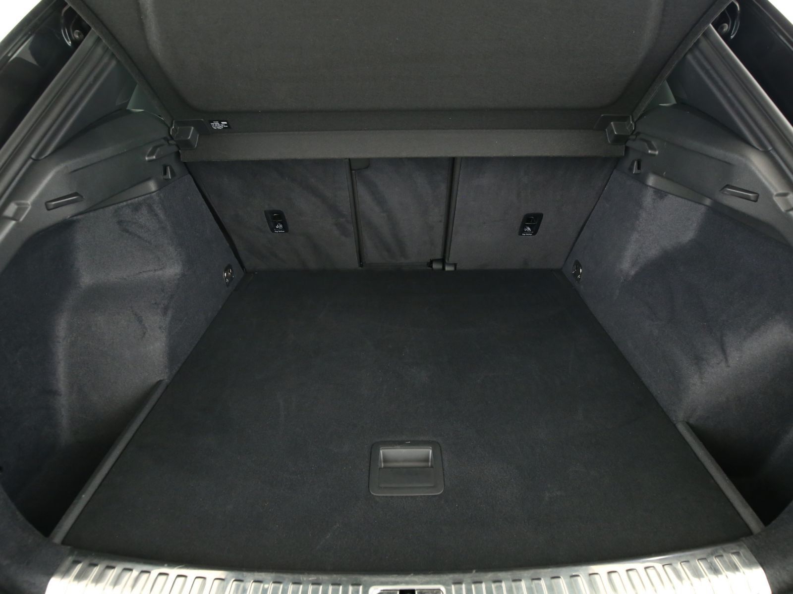 Audi Q3 S line 35 TDI quattro - Samsaru's Car Outlet