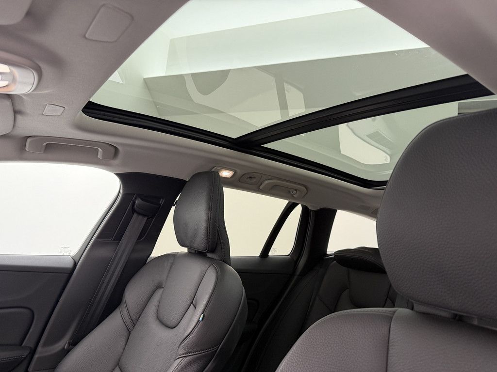 Volvo V60 T6 Plus Dark Recharge Plug-In Hybrid AWD