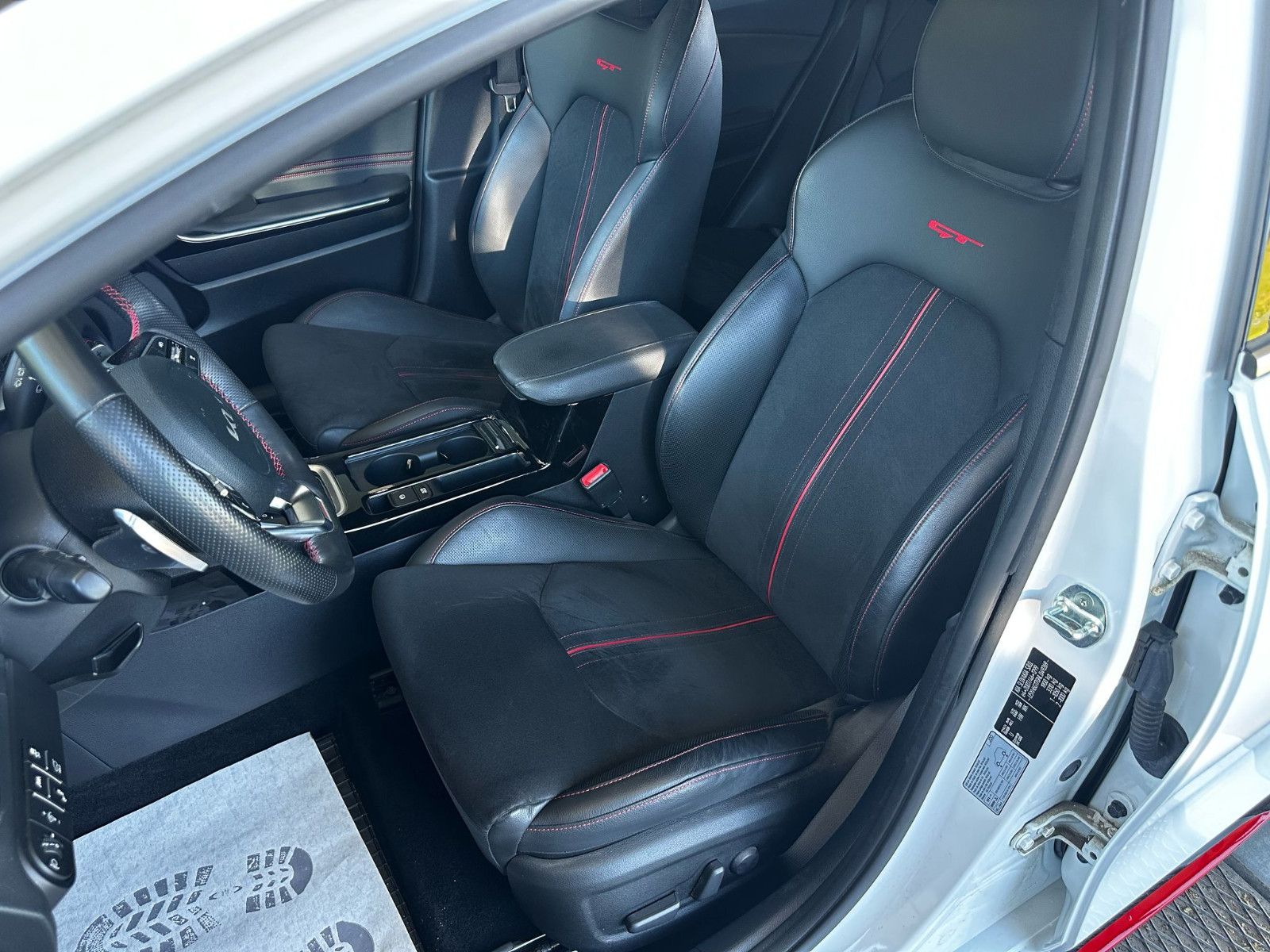 Kia pro cee'd / ProCeed 1.6 T-GDI DCT - Samsaru's Car Outlet
