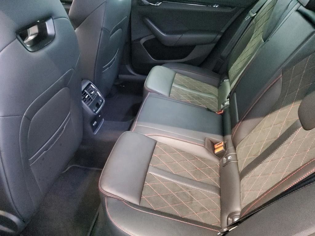 Skoda Octavia Combi 1.4 TSI iV DSG RS Pano AHK Massage