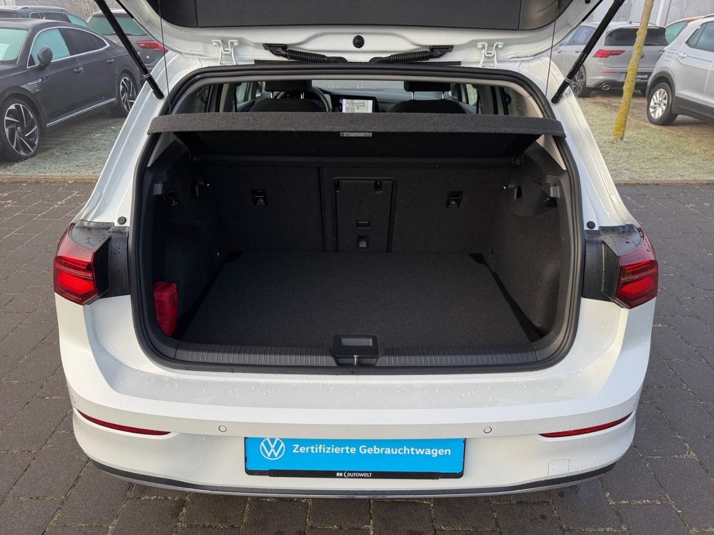 Volkswagen Golf 8 VIII Move 1.5 eTSI - Samsaru's Car Outlet