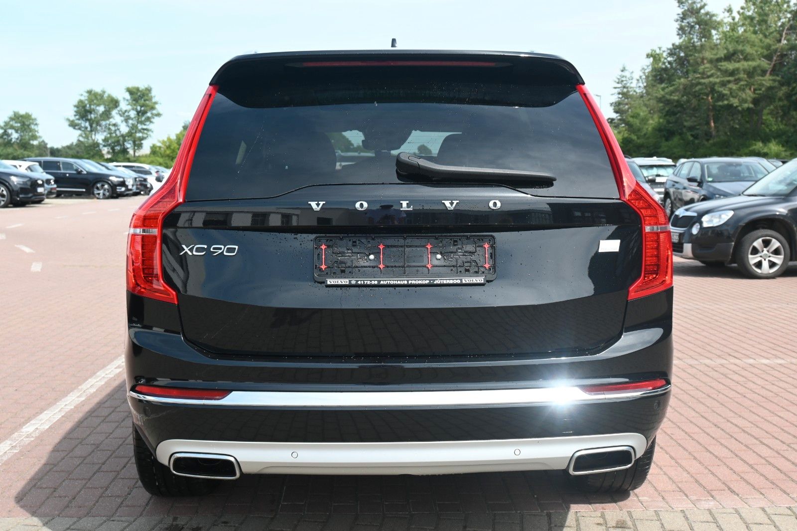 Volvo XC90 T8 Inscription - Samsaru's Car Outlet