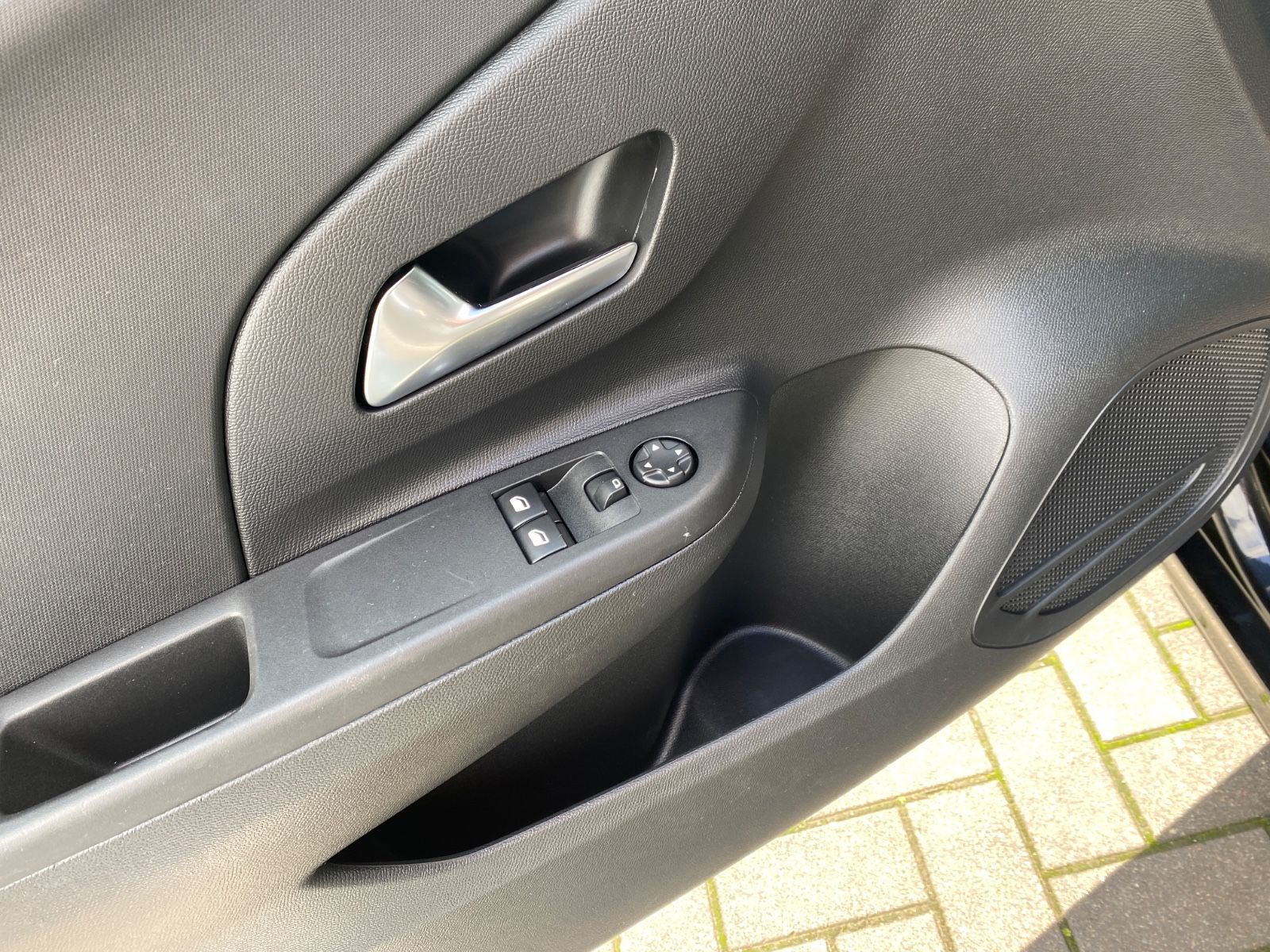Opel Corsa F 1.2 AUTOMATIK Edition - Samsaru's Car Outlet