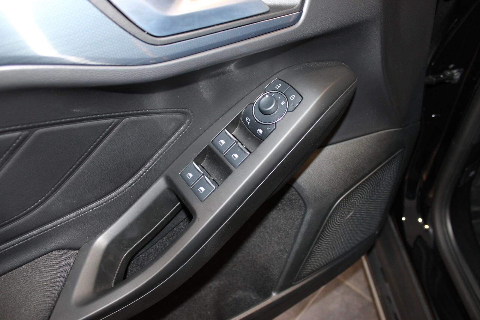 Ford Focus Turnier 1.0 MHEV Active Navi LED Lenk/SHZ