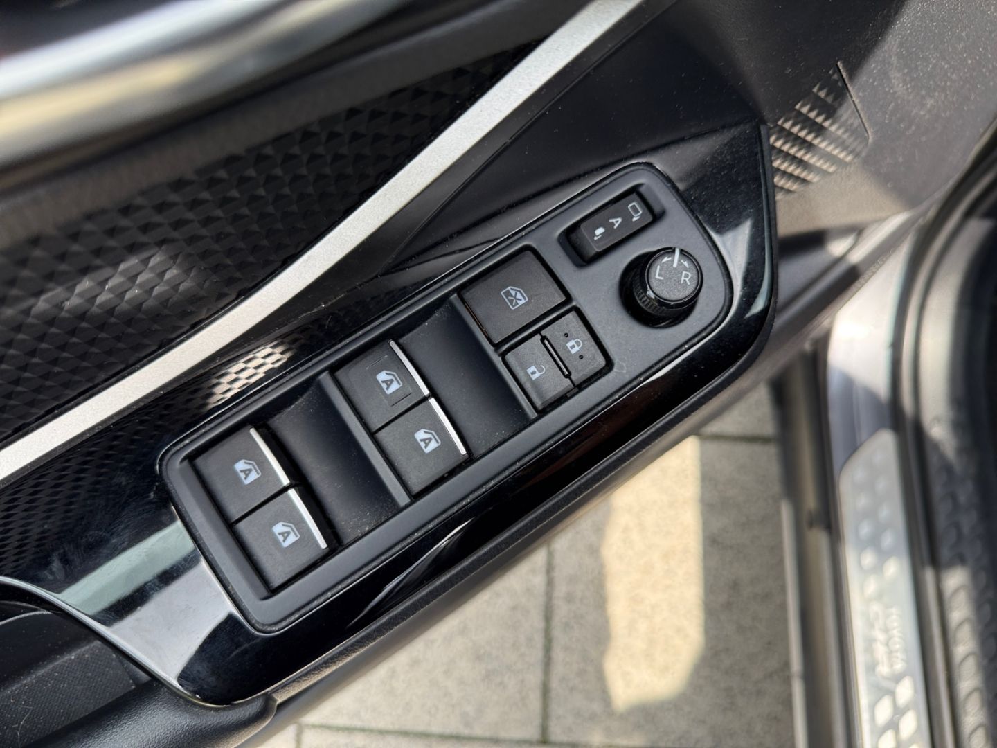 Toyota C-HR 1.8 Hybrid Club - Samsaru's Car Outlet