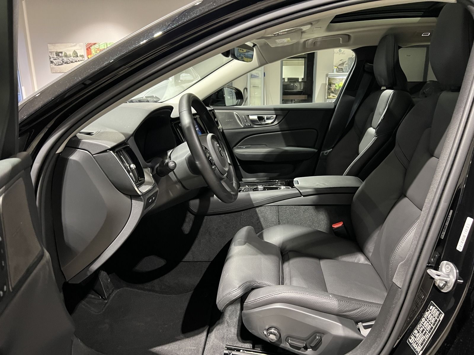 Volvo V60 T6 Plus Dark Recharge AWD ACC Pano AHK 360°