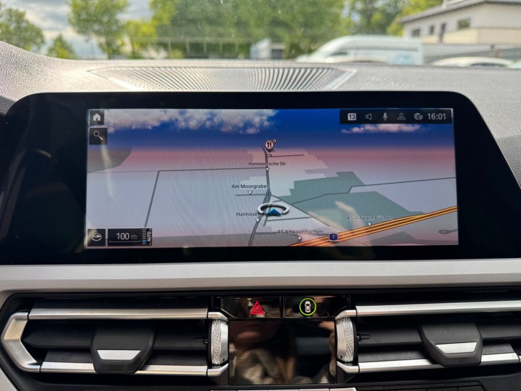 BMW 330e Aut. Advantage - Samsaru's Car Outlet