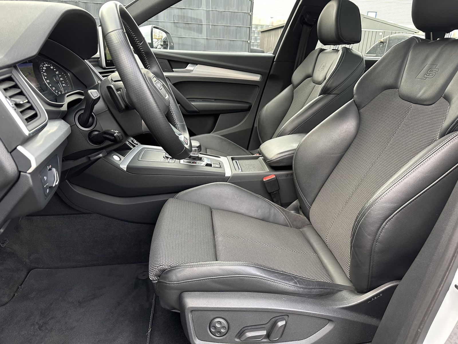 Audi Q5 55 TFSIe Qu S-Line NAV+LED+AHK+VCOCK+PANO+SHZ