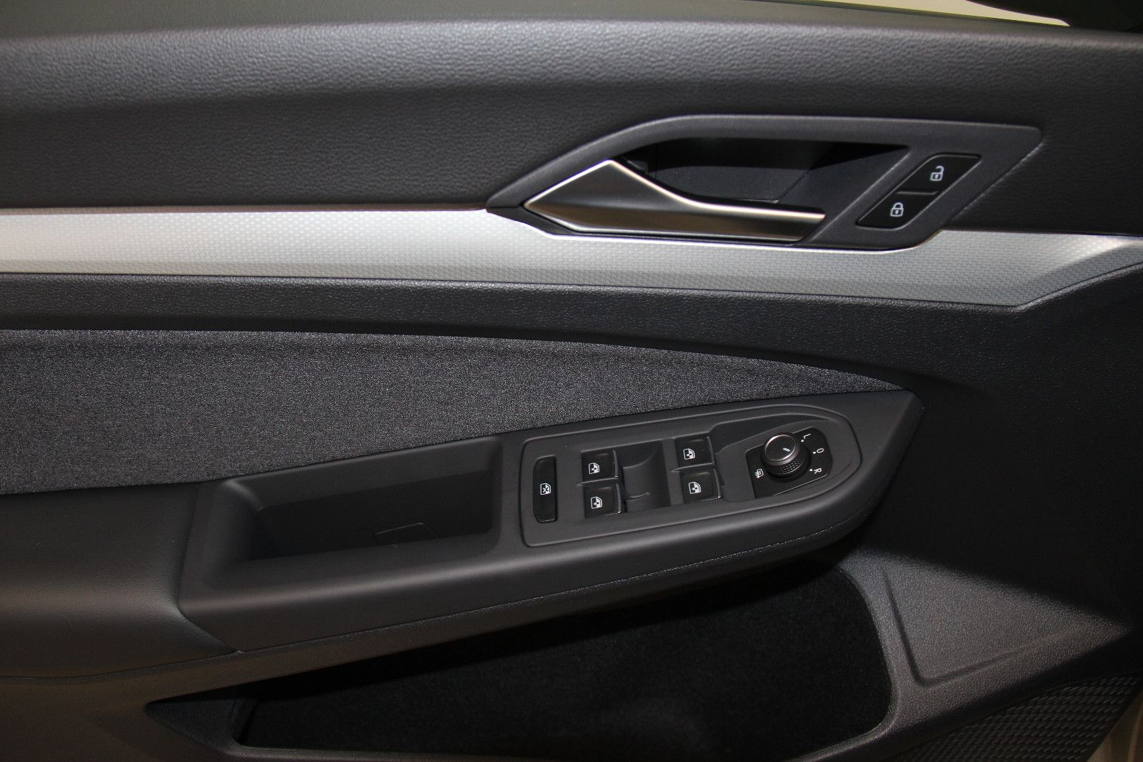 Volkswagen Golf 8 Variant 1.5 eTSI DSG - Samsaru's Car Outlet