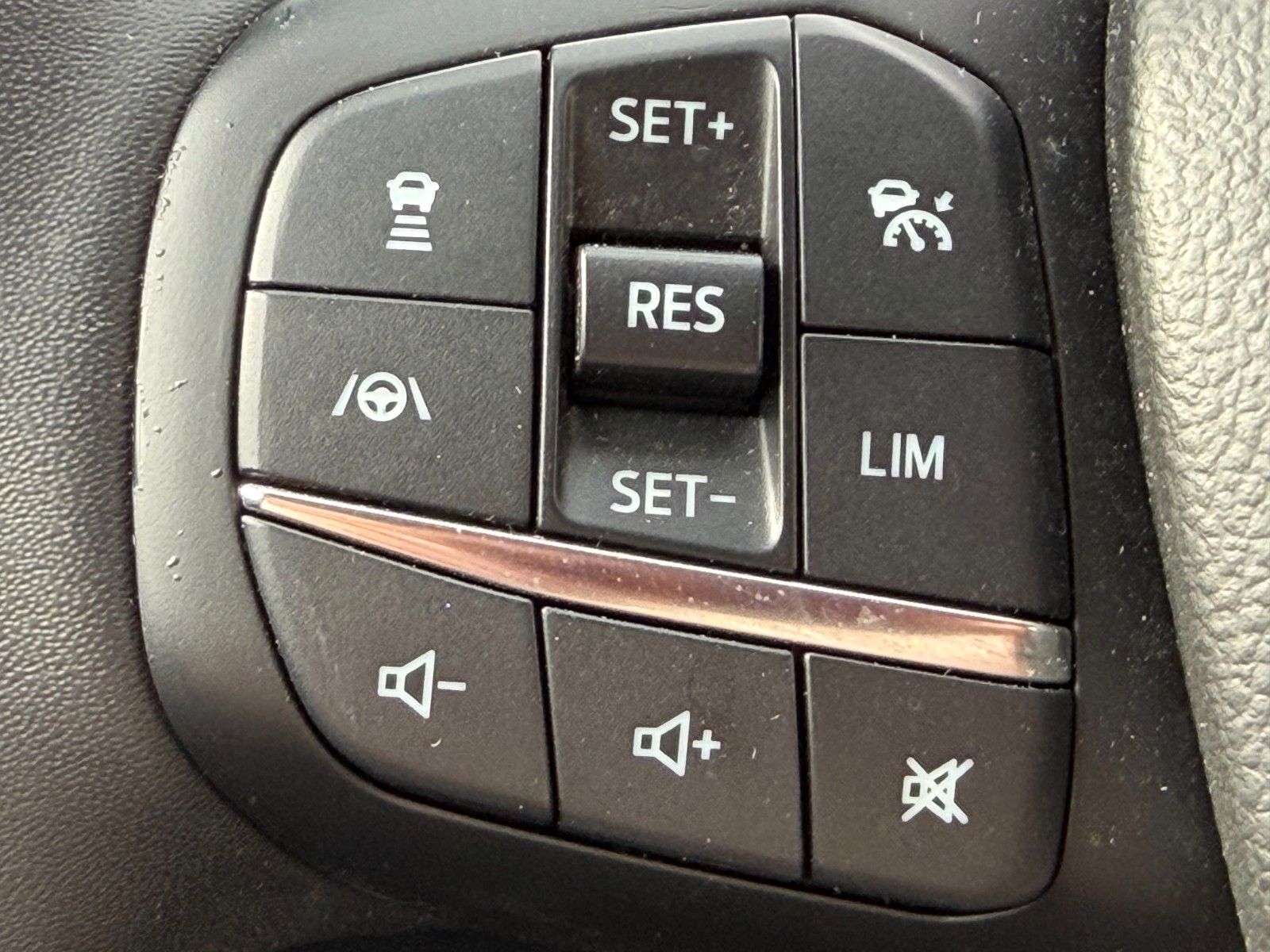 Ford Focus Turnier Cool & Connect*Autom*LED*AHK*Face