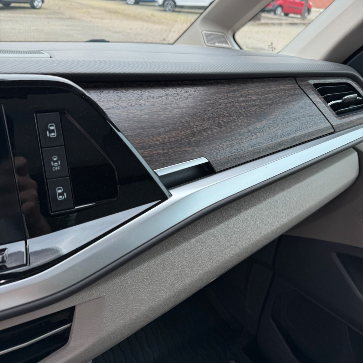 Volkswagen T7 Multivan 2.0 TDI - Samsaru's Car Outlet