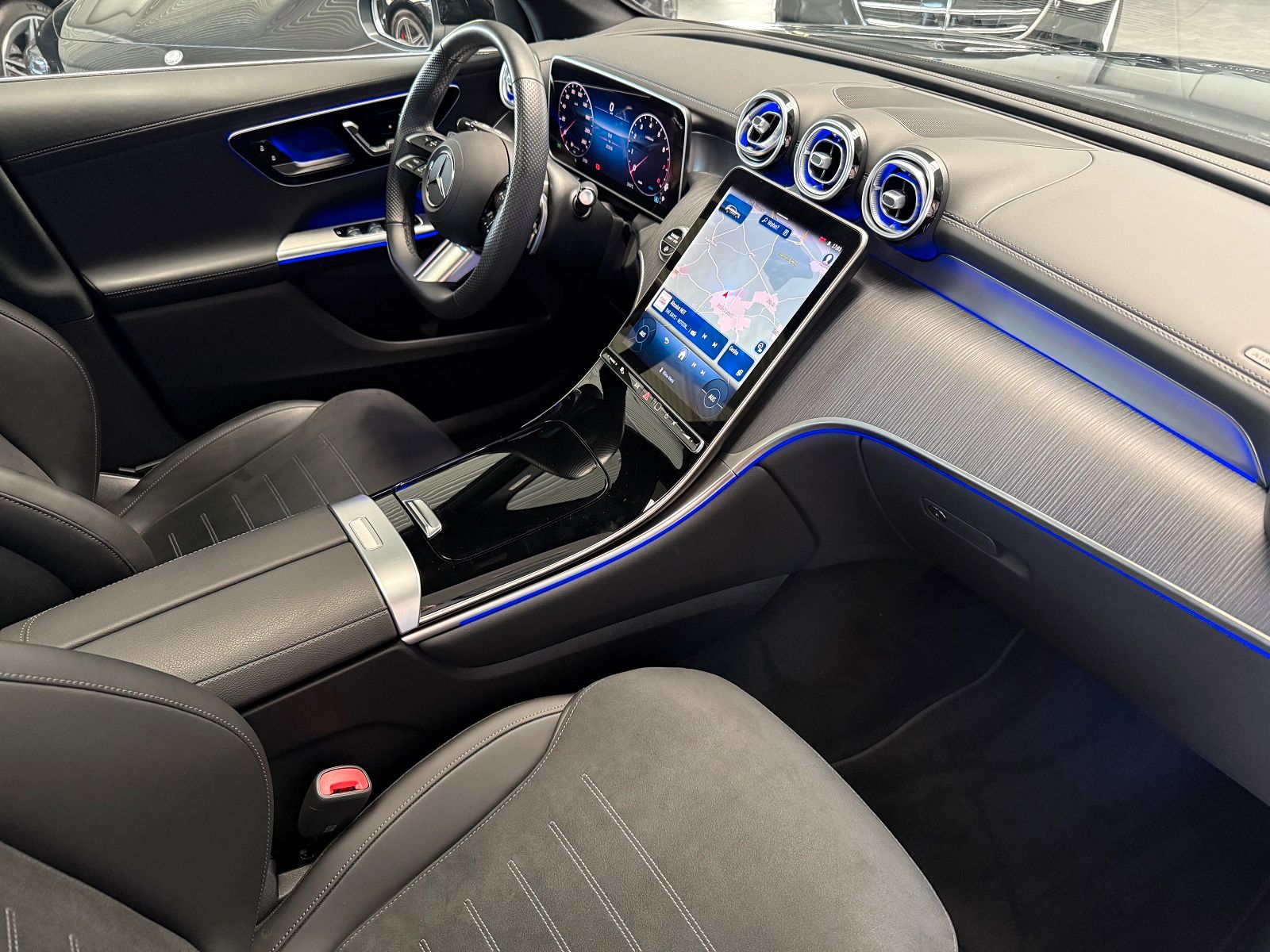 Mercedes-Benz GLC 300 4M AMG PREMIUM BURMESTER- PANORAMA- AHK!