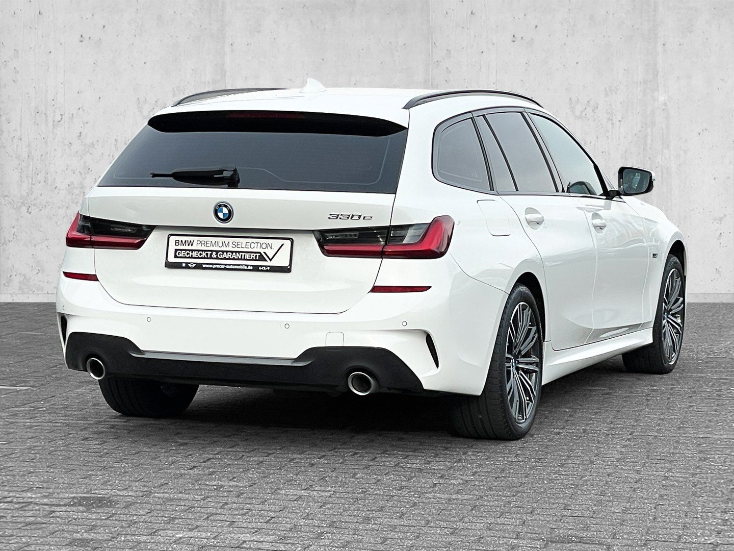BMW 330e Touring M Sport - Samsaru's Car Outlet