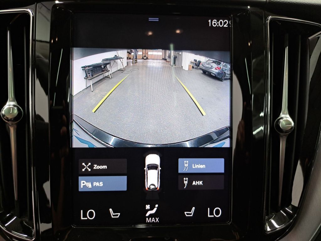 Volvo XC60 D4 Geartronic Momentum Pro - Samsaru's Car Outlet