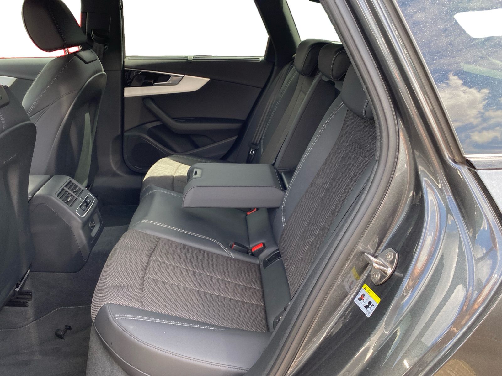 Audi A4 40 quattro 2.0TDI Avant S line ACC AHK KAMERA