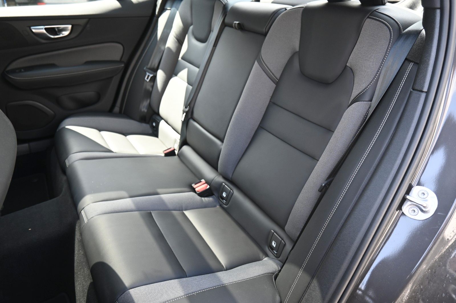 Volvo S60 B4 Benzin Plus Dark*PANO*STHZG*360°*H&K*