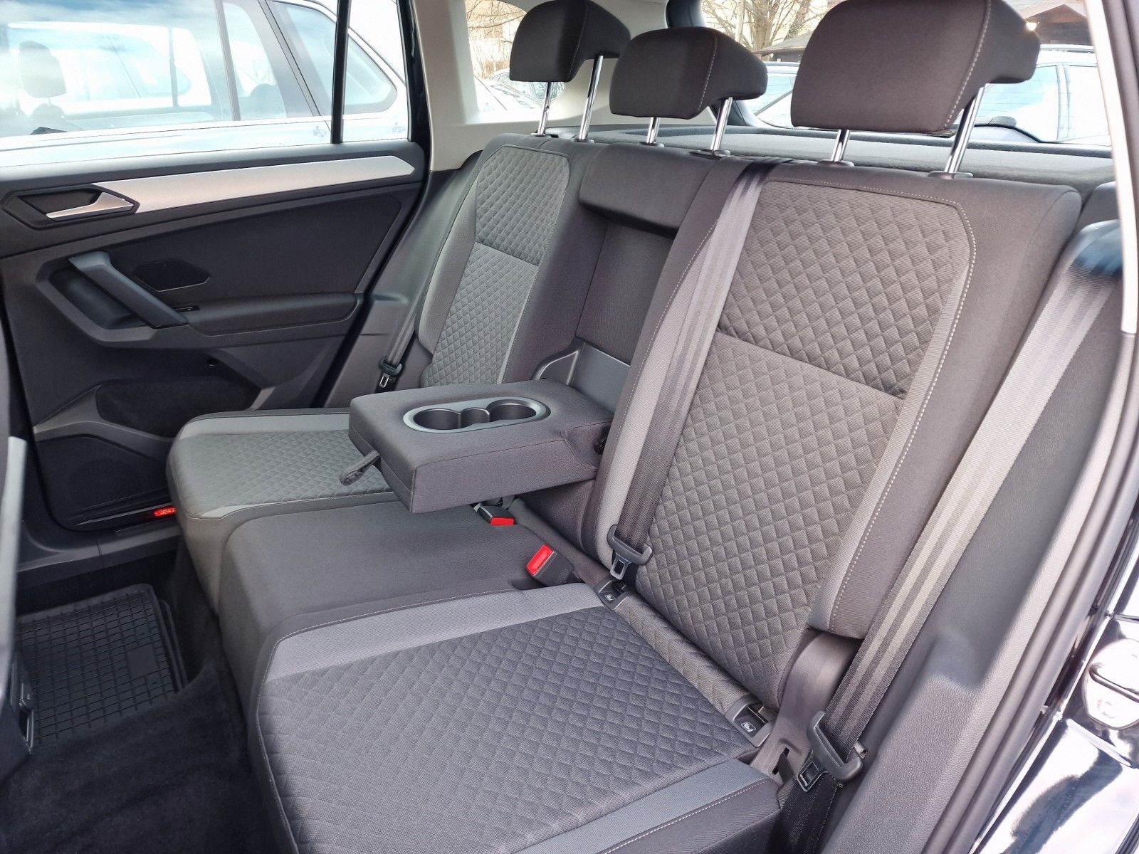 Volkswagen Tiguan 1.5-TSI ACT Comfortline - Samsaru's Car Outlet