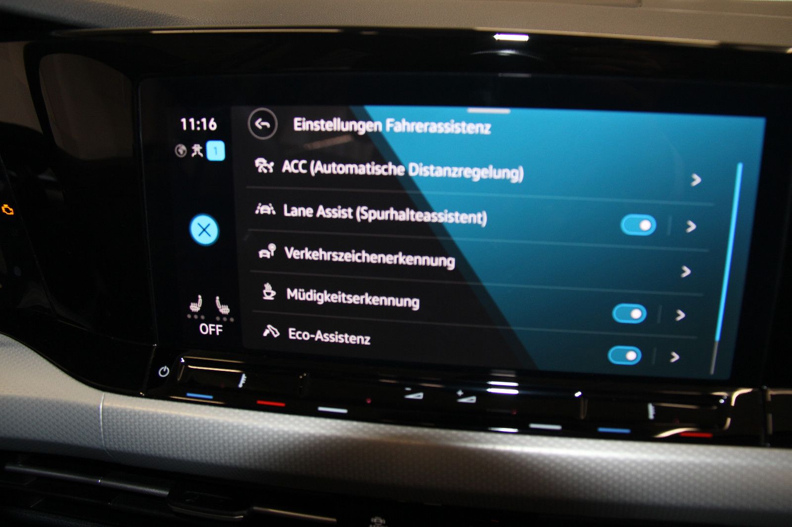 Volkswagen Golf 8 Variant 1.5 eTSI DSG - Samsaru's Car Outlet