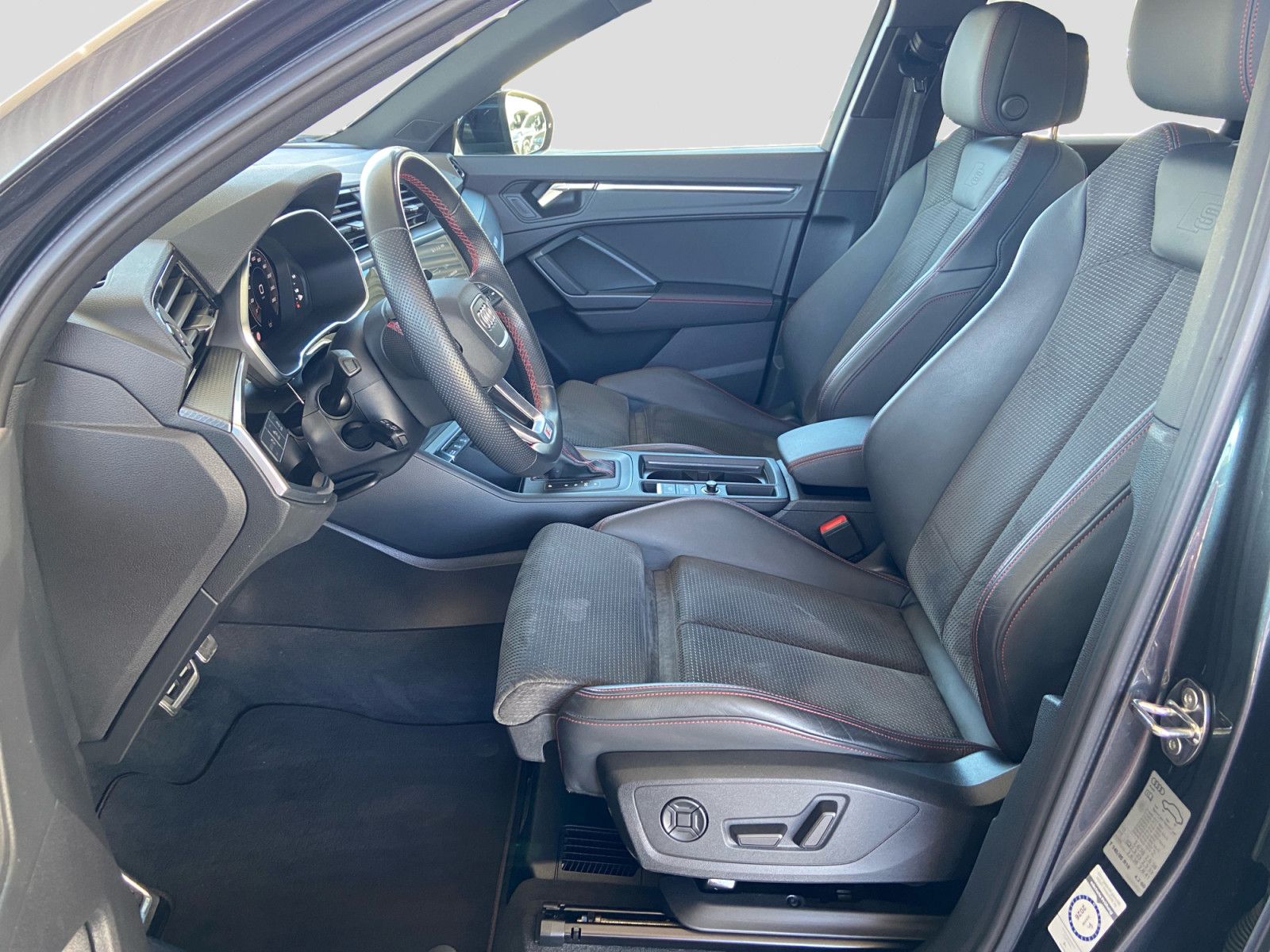 Audi Q3 40TDI quattro S-trc S-Line 360  Matrix AHK Ca