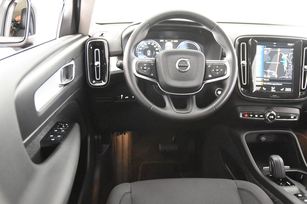 Volvo XC40 T4 Recharge Inscription - Samsaru's Car Outlet