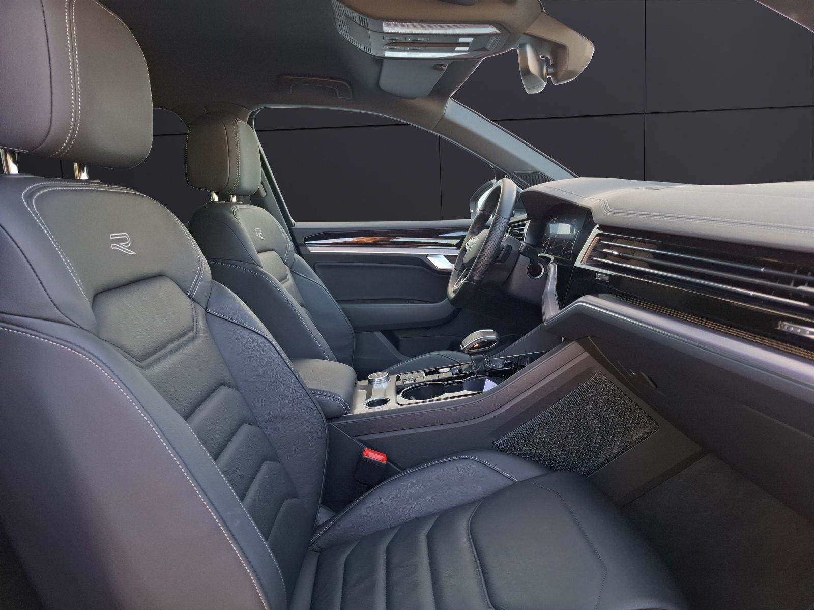 Volkswagen Touareg TDI R-Line 4M - Samsaru's Car Outlet