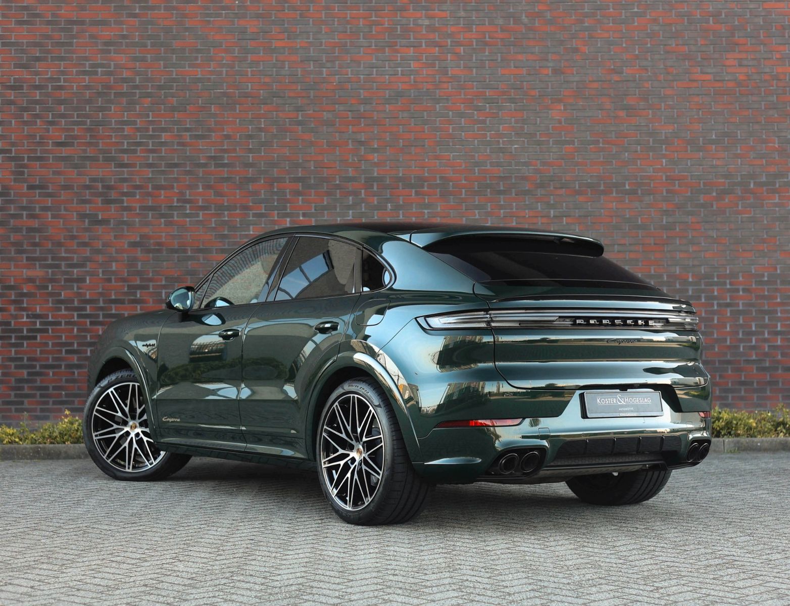 Porsche Cayenne Coupe E-Hybrid *Goodwood Green*