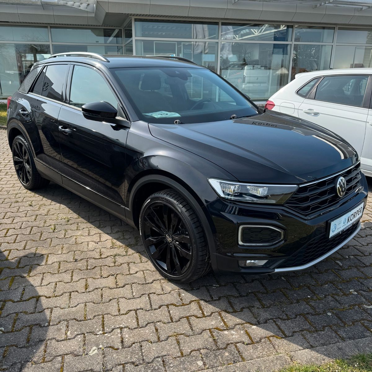 Volkswagen T-Roc Sport 1.5 TSI - Samsaru's Car Outlet