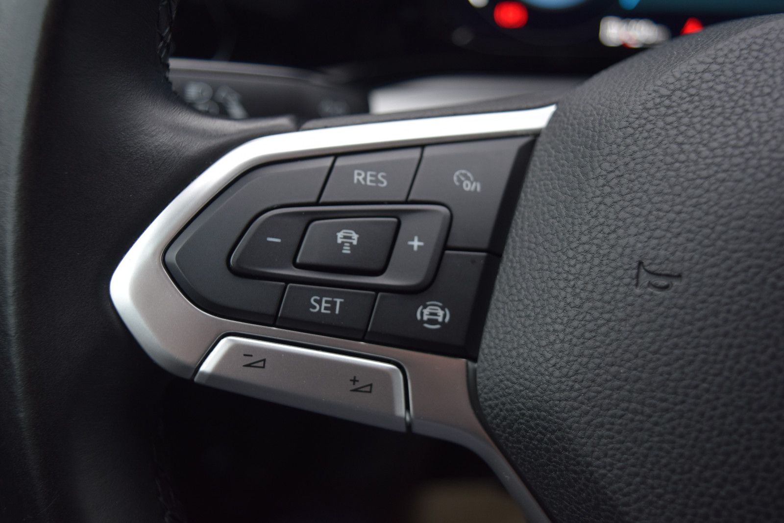 Volkswagen Golf VIII Lim. Life - Samsaru's Car Outlet