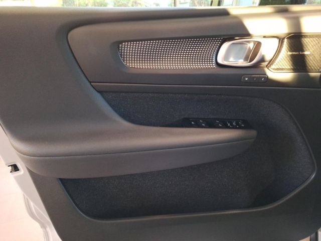 Volvo XC40 Pure Electric P8 AWD R-Design Vollausstattu