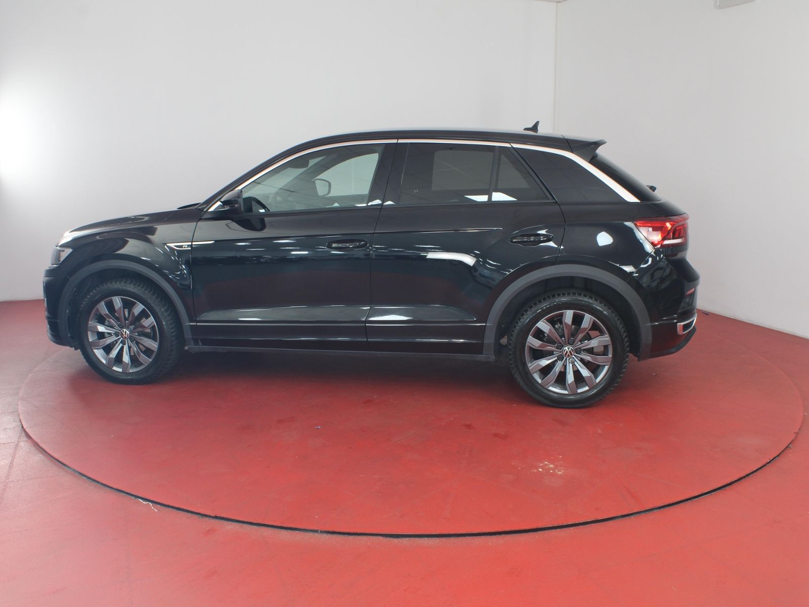 Volkswagen T-Roc R-Line - Samsaru's Car Outlet