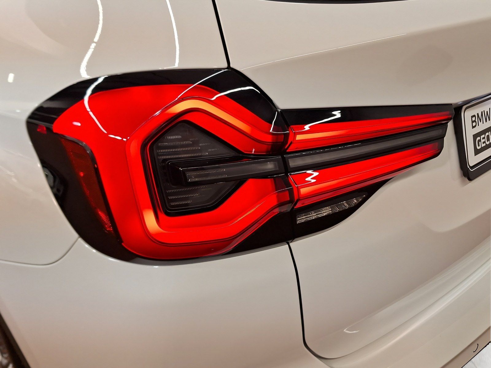 BMW X3 xDrive20i - Samsaru's Car Outlet