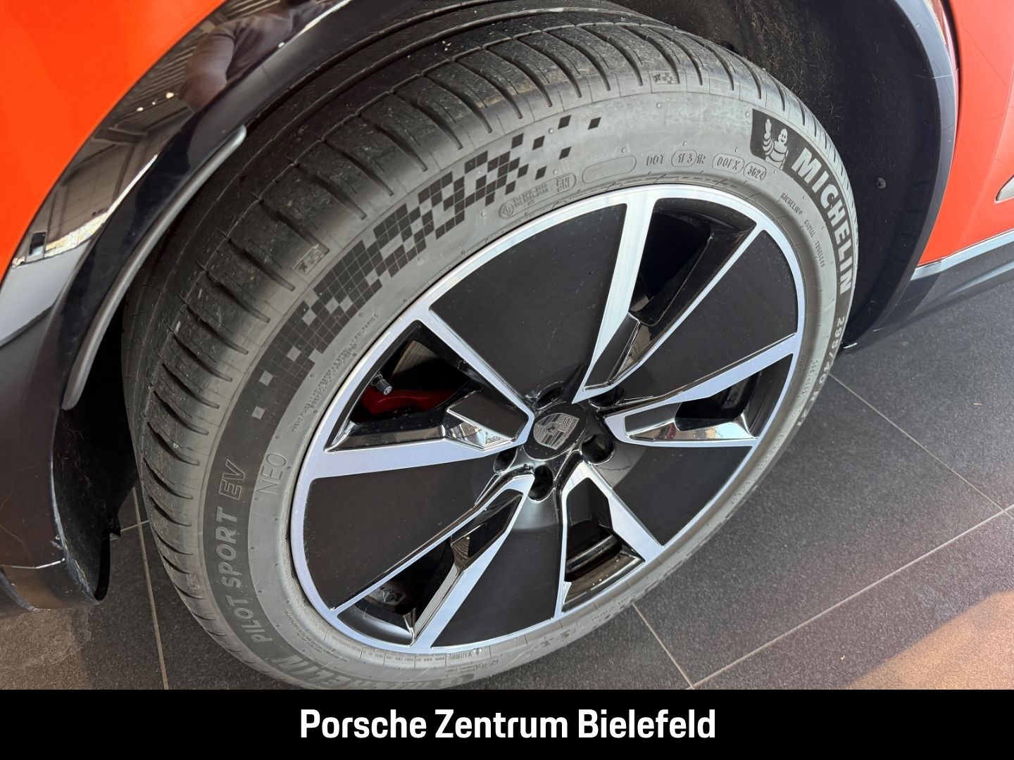 Porsche Macan Turbo HA-Lenkung InnoDrive Surround-View