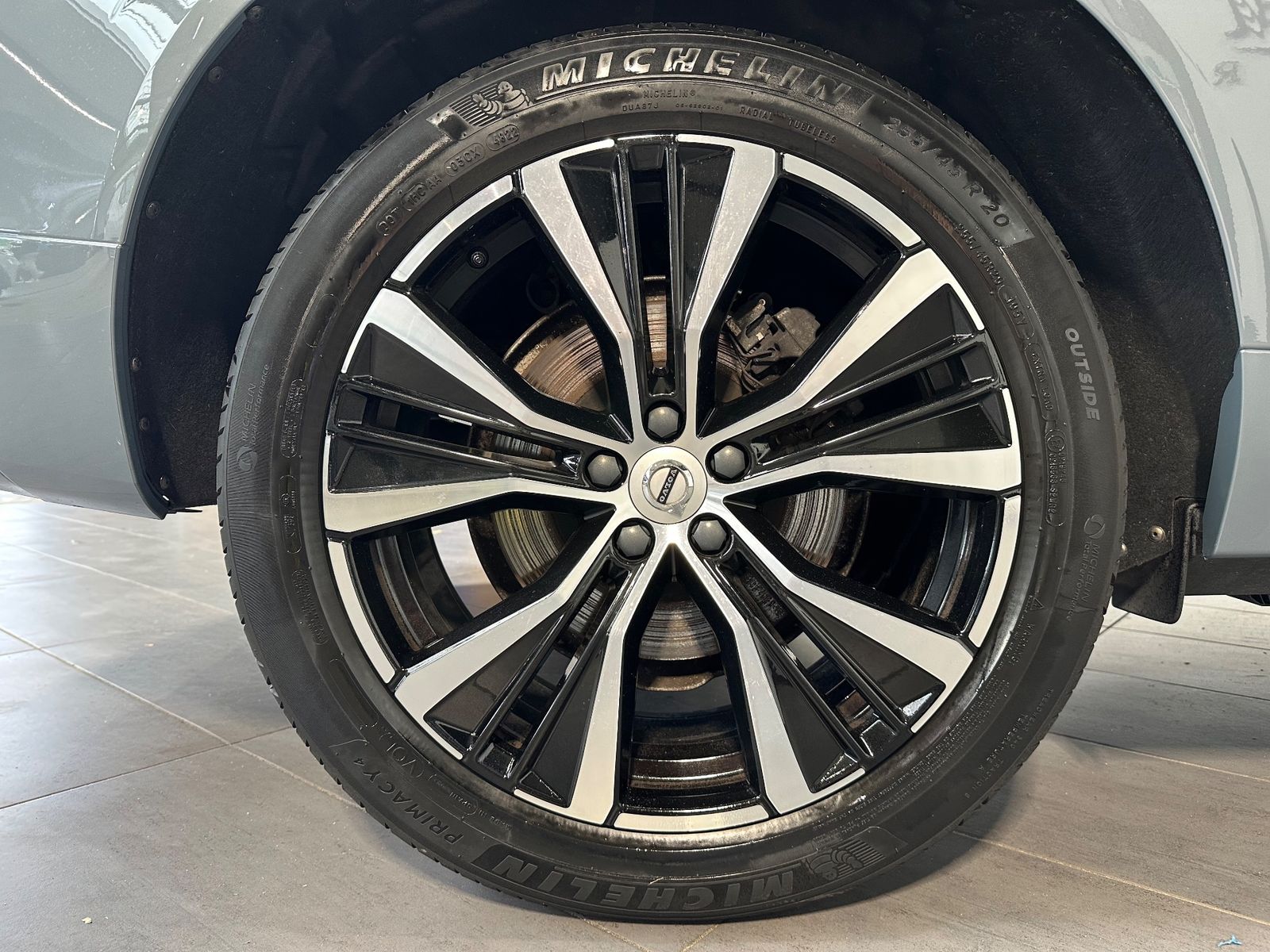 Volvo XC60 B5 AWD Ultimate Dark NAV+LED+PANO+AHK+STHZ