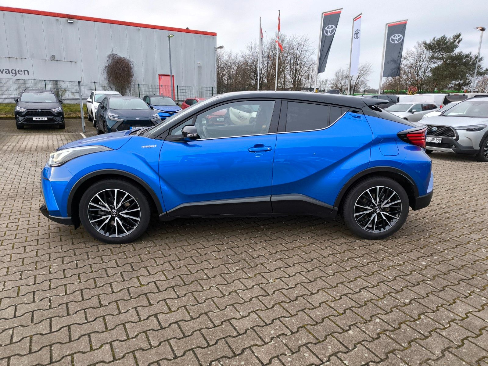 Toyota C-HR Hybrid Style - Samsaru's Car Outlet