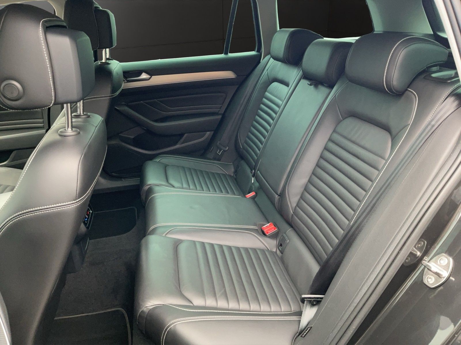 Volkswagen Passat Variant 2.0TDI Elegance 4Motion DSG AHK