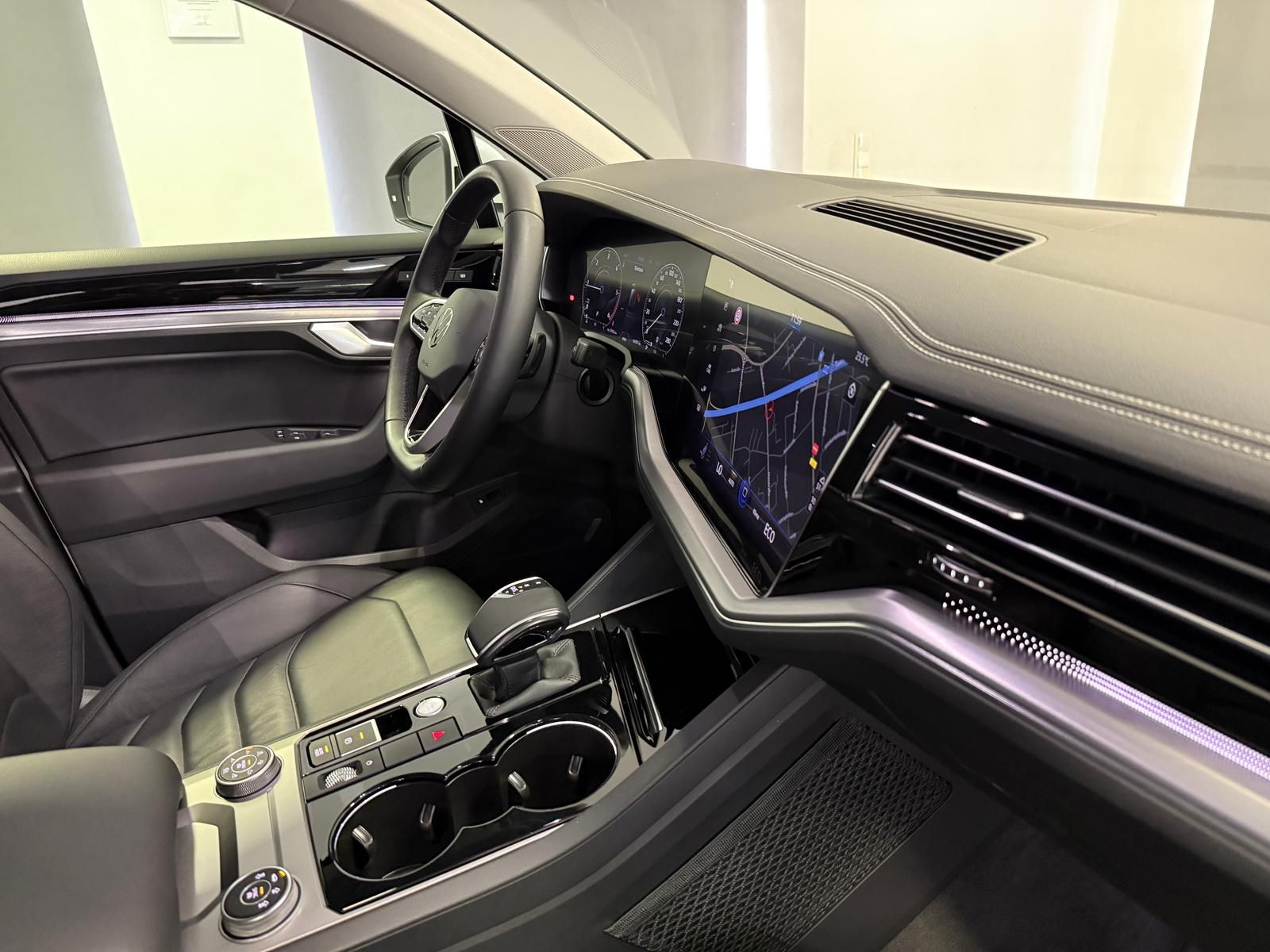Volkswagen Touareg Elegance 4Motion - Samsaru's Car Outlet