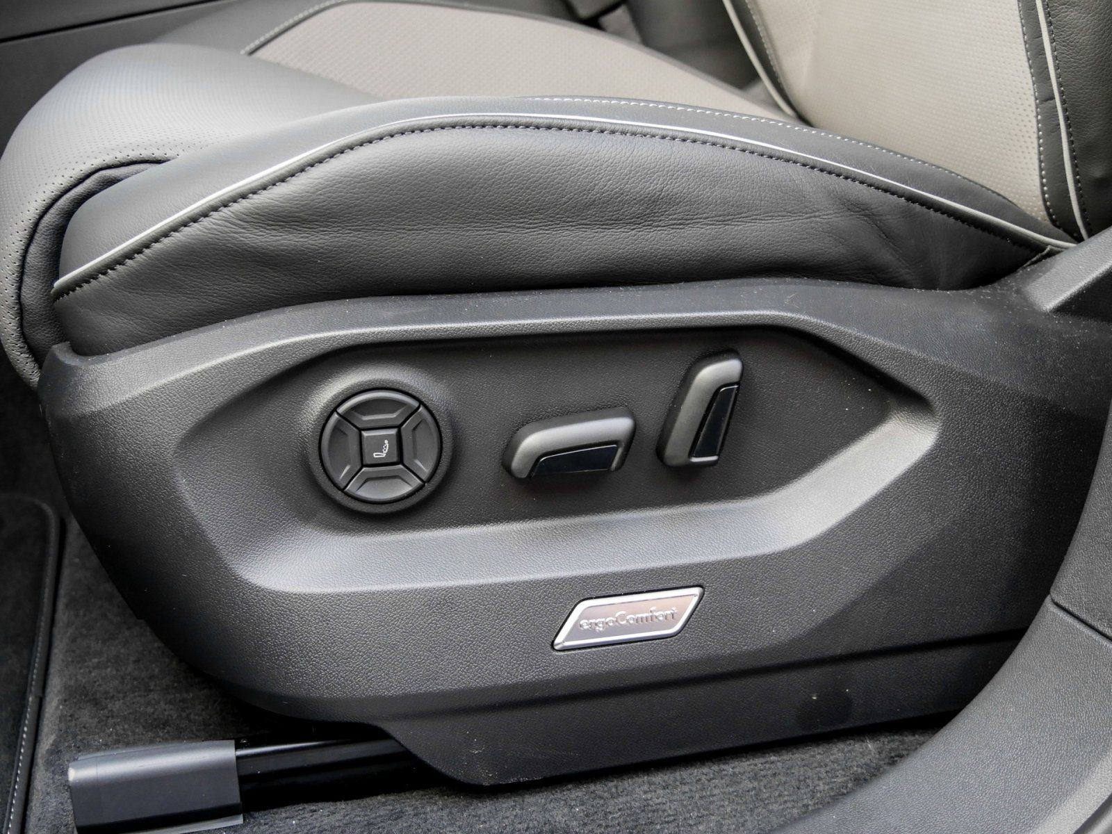 Volkswagen Touareg R-Line FINAL EDITION V6 TDI AHK DYNAUDIO