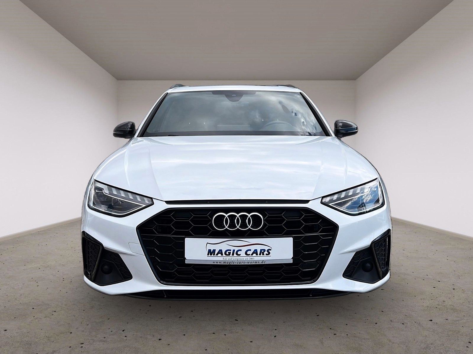 Audi A4 Avant 40 TFSI S tronic S line - Samsaru's Car Outlet