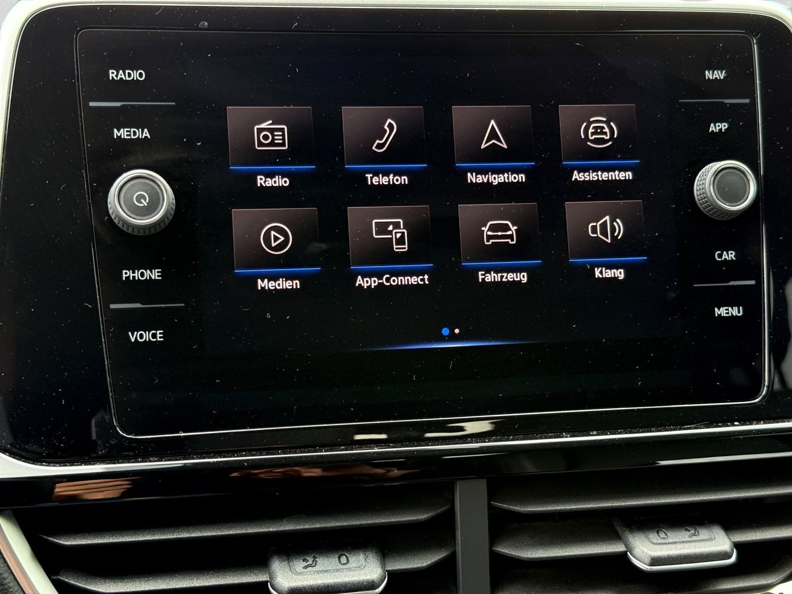Volkswagen T-Roc R-LINE - Samsaru's Car Outlet
