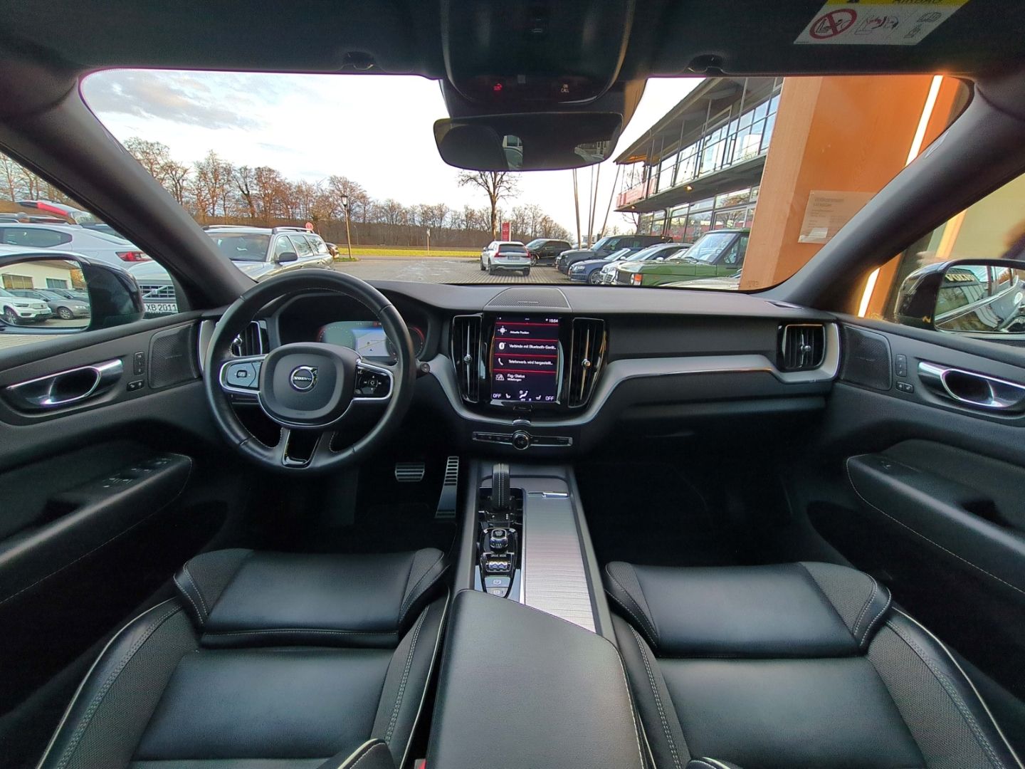 Volvo XC60 R Design Recharge Plug-In Hybrid AWD T8 Twi