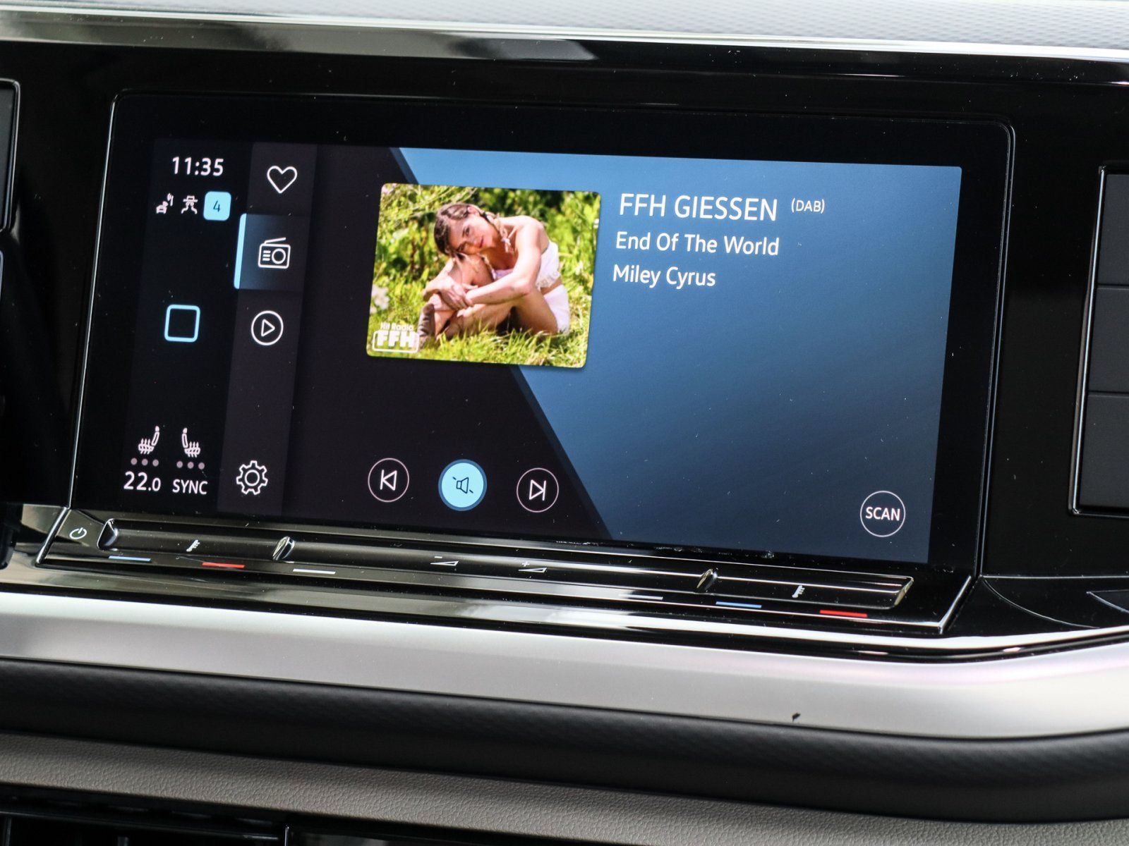 Volkswagen T7 Multivan 1.5 TSI DSG Life - Samsaru's Car Outlet