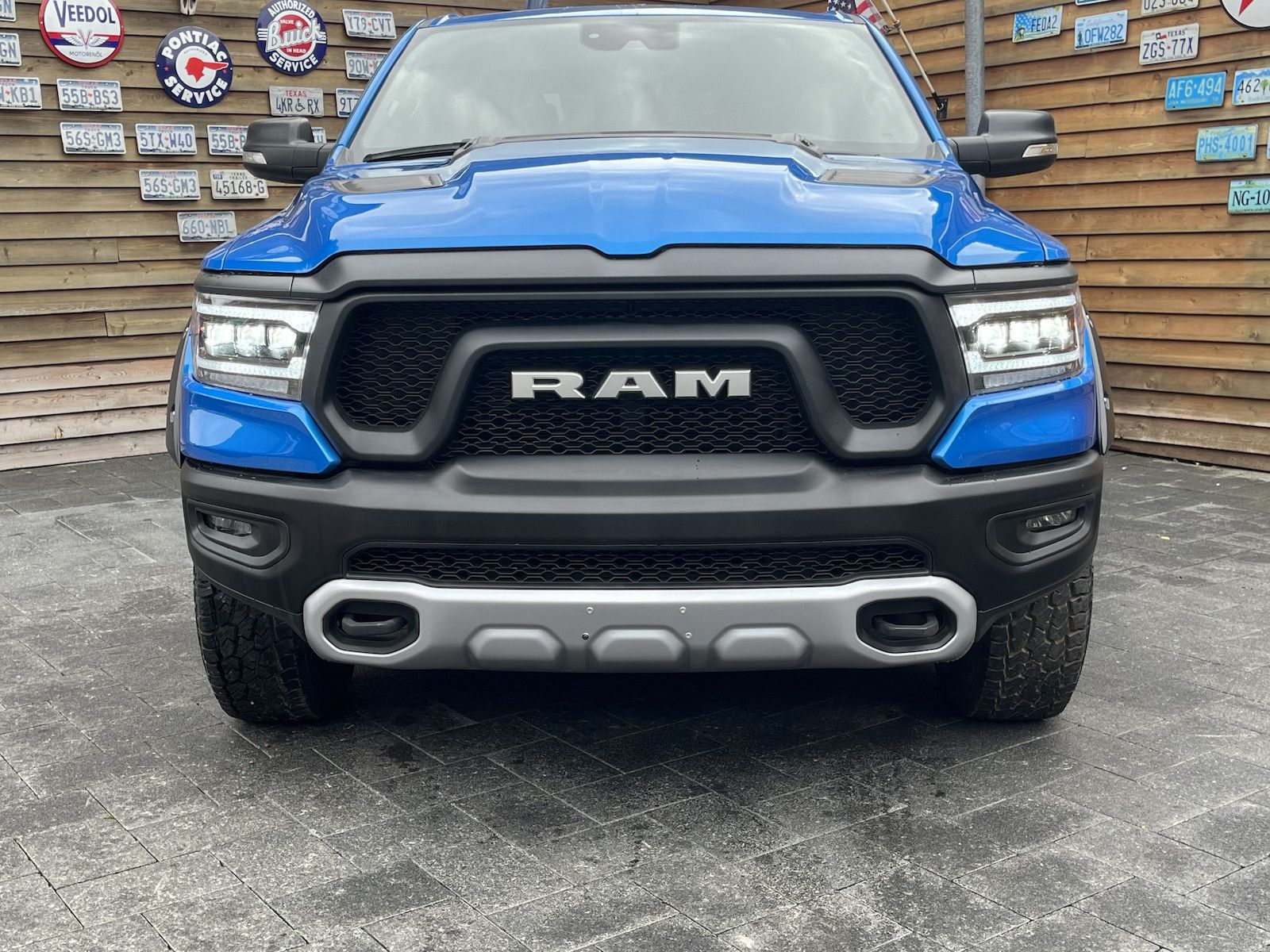 Dodge RAM 1500 REBEL 4x4 LPG AHK 5,7L LED Rollbar