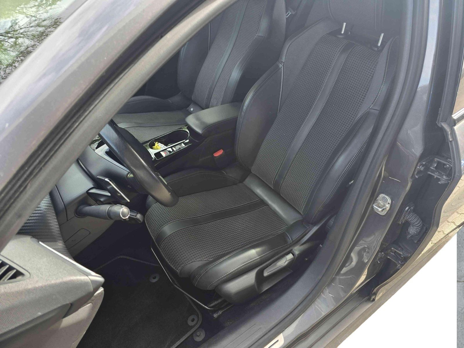 Peugeot 208 1.2 Pure Tech 100 GT - Samsaru's Car Outlet