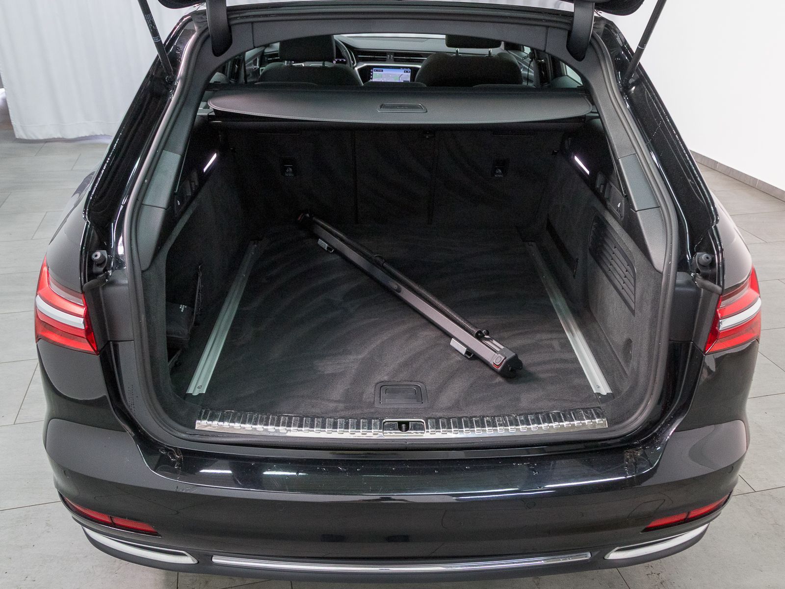 Audi A6 Avant 45 TFSI SPORT - Samsaru's Car Outlet